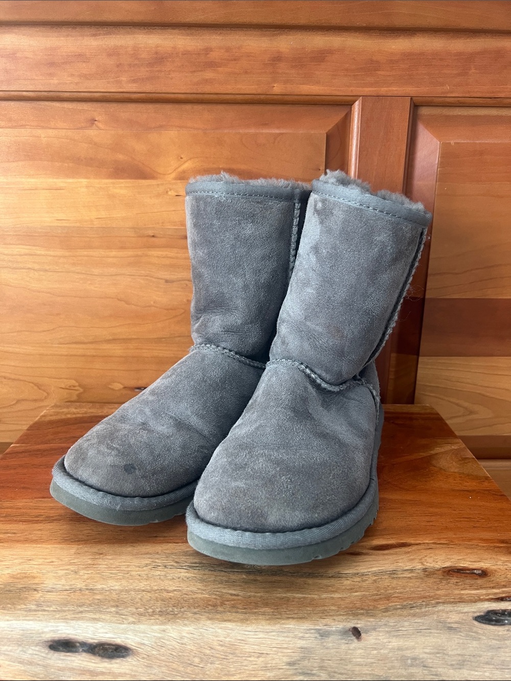 UGG Australia Classic Short 5825 Grey Suede Boots Size 6 EUC